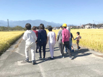 みんなでお散歩でーす。のどかだな~